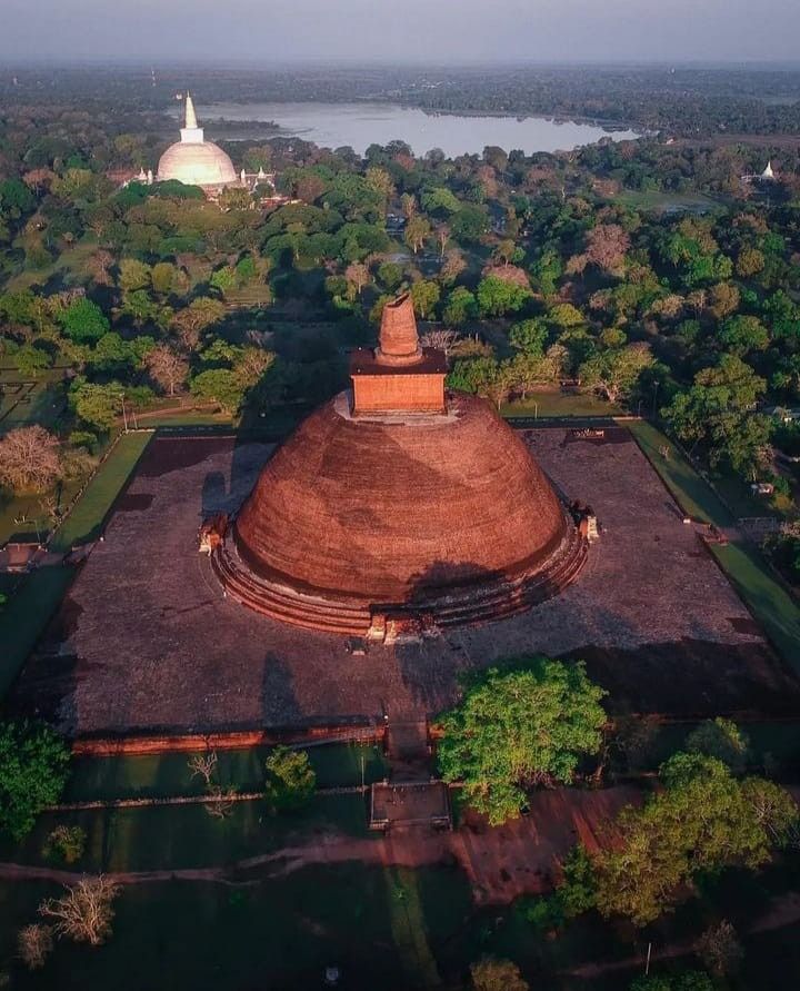 Ruwenweli Seya Anuradhapura Sri Lanka